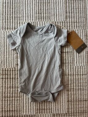 Kyte Baby One Piece Short Sleeve Bodysuit - Gray